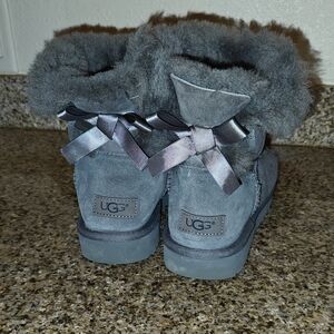 UGG Women's Charcoal Boots with Ribbon Sz 8
